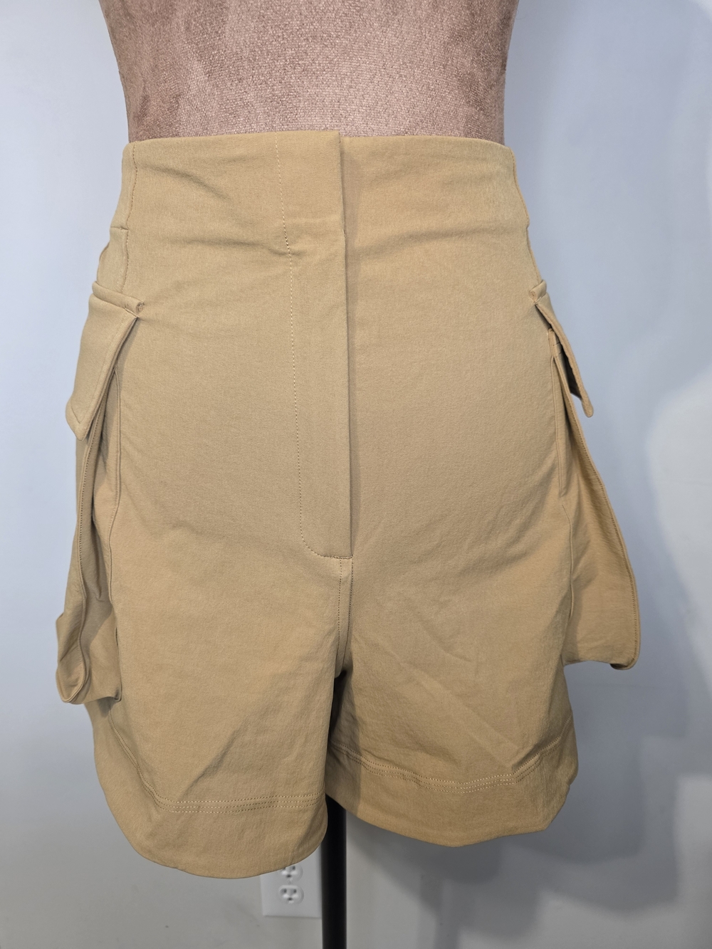 Lululemon High-Rise Cargo Shorts | Neutral Tan Utility Chic | Size 14 NWOT